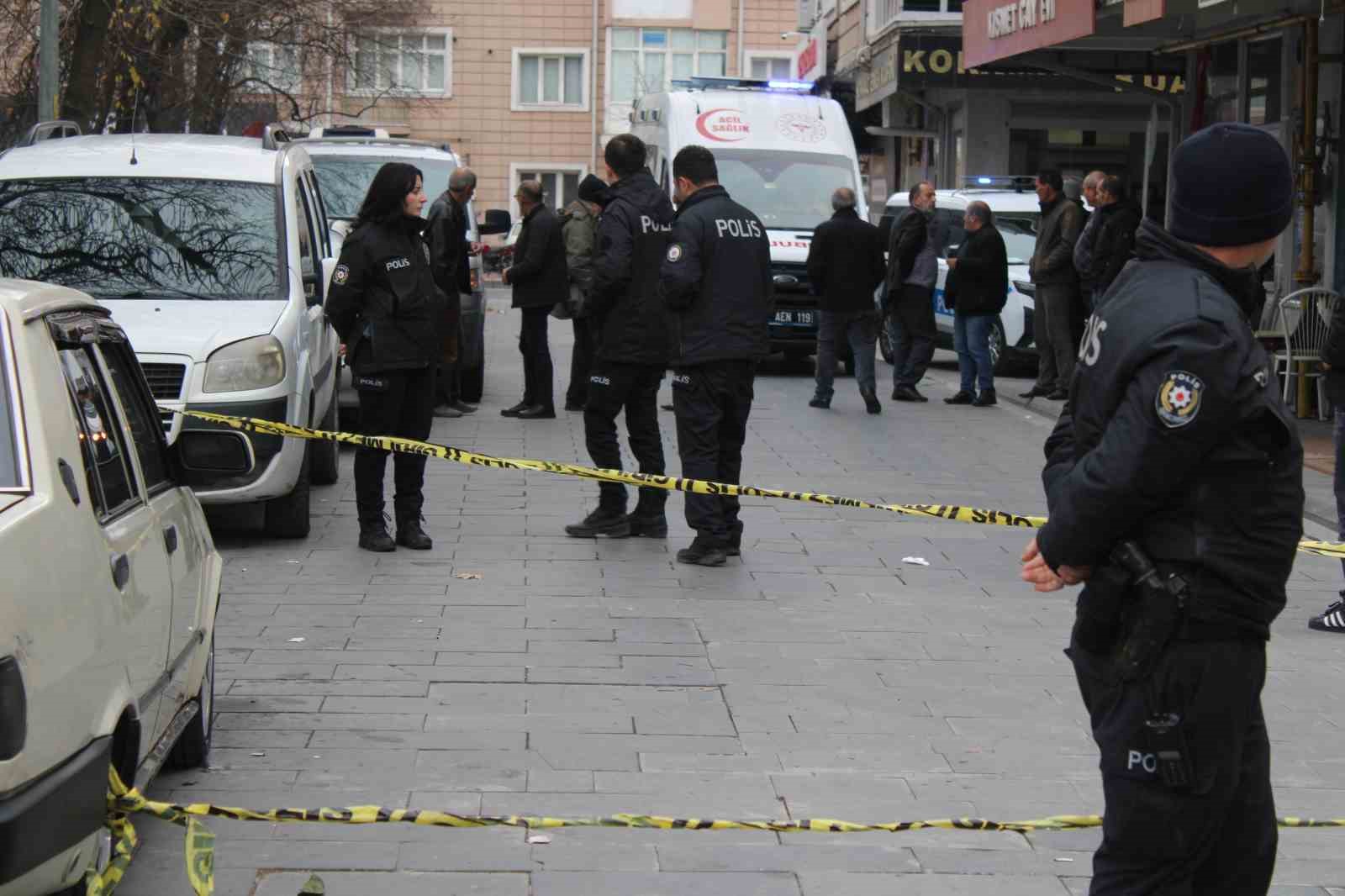 yoldan gecenleri bicakladi 1i agir 3 yarali 0 YbRzg1Uf