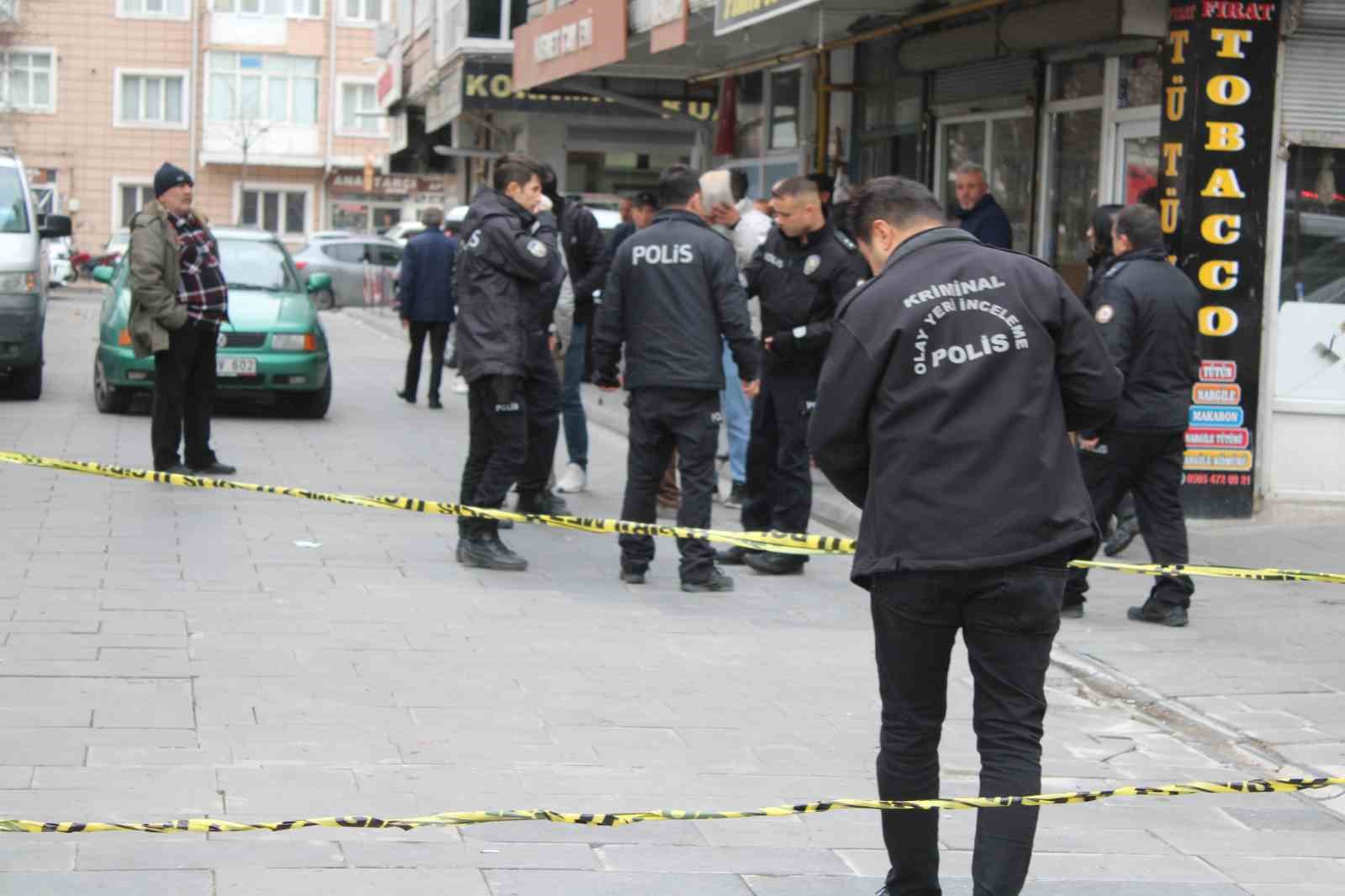 yoldan gecenleri bicakladi 1i agir 3 yarali 2 1lkle1kD