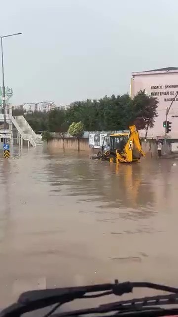 yollar gole dondu yagmur sulari selale gibi akti 5 DqPjw6UQ