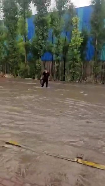 yollar gole dondu yagmur sulari selale gibi akti 6 LmBvb6SU
