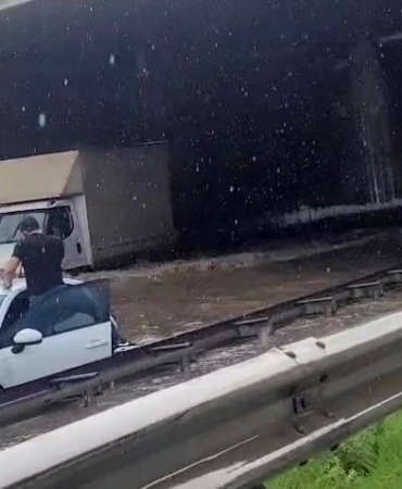 yollar-gole-dondu-yagmur-sulari-selale-gibi-akti-KwzvKyBR.jpg