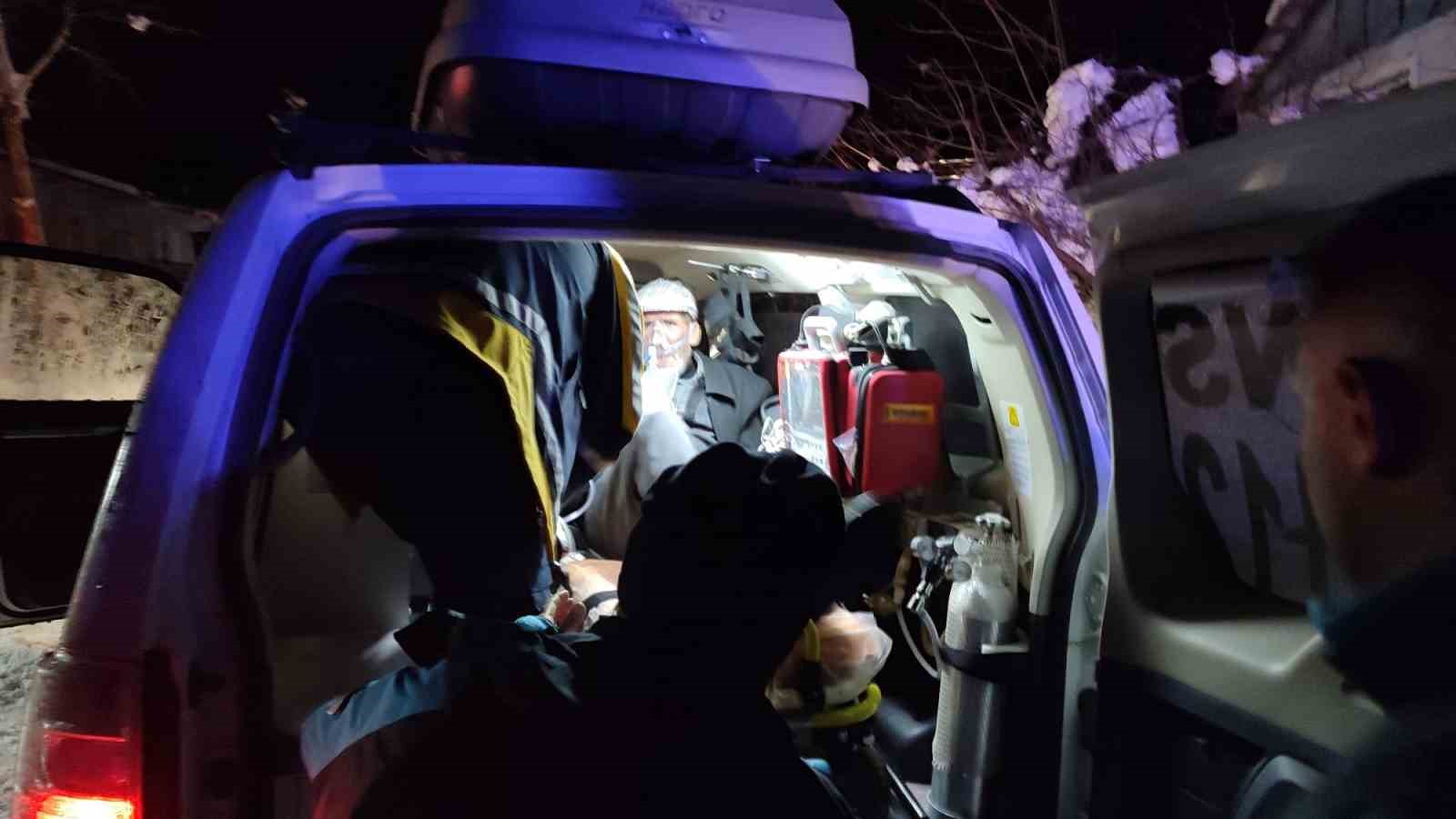 yolu kapanan koyde mahsur kalan koah hastasinin yardimina umke yetisti 1 pK9vldQF