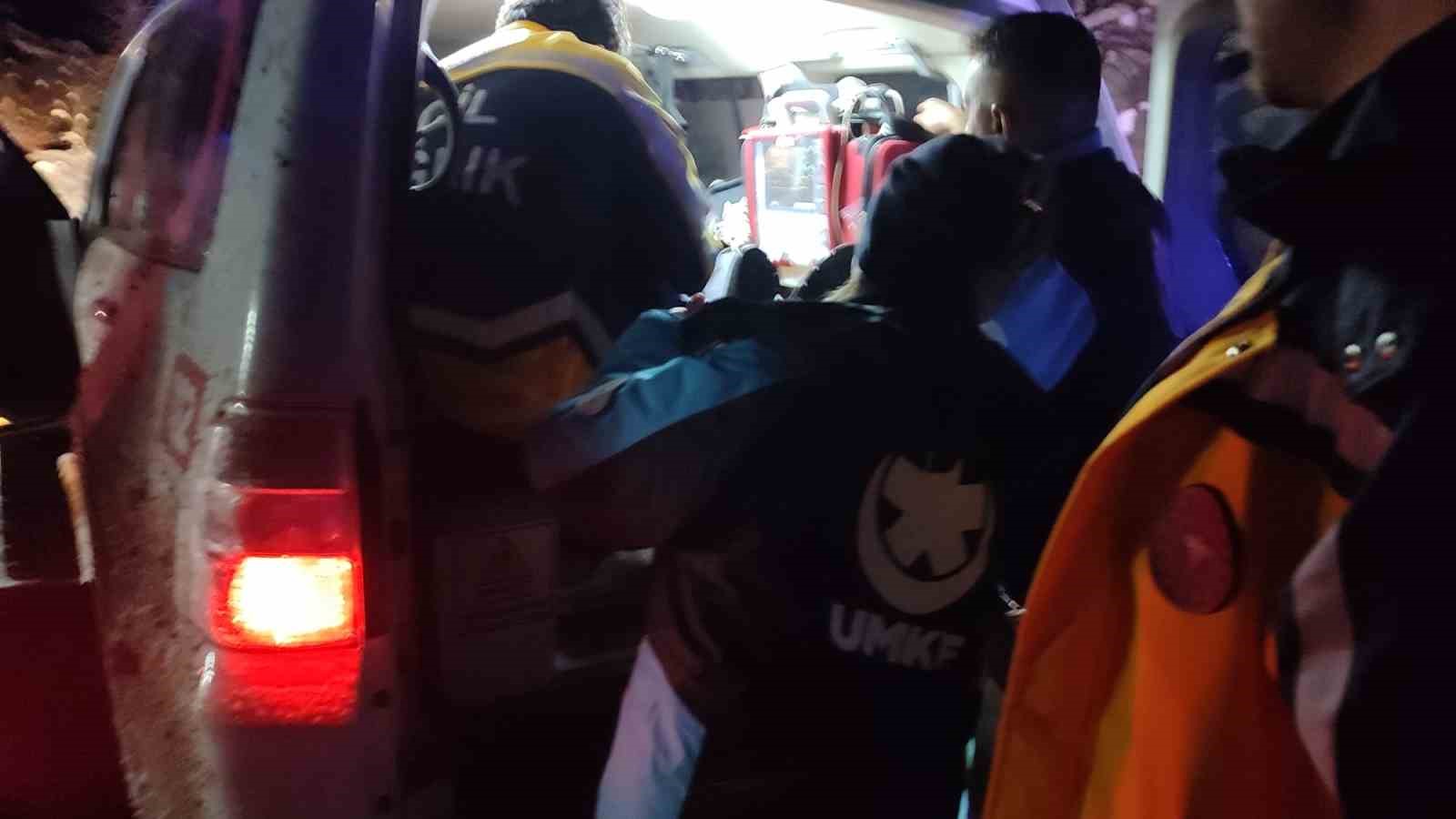 yolu kapanan koyde mahsur kalan koah hastasinin yardimina umke yetisti 2