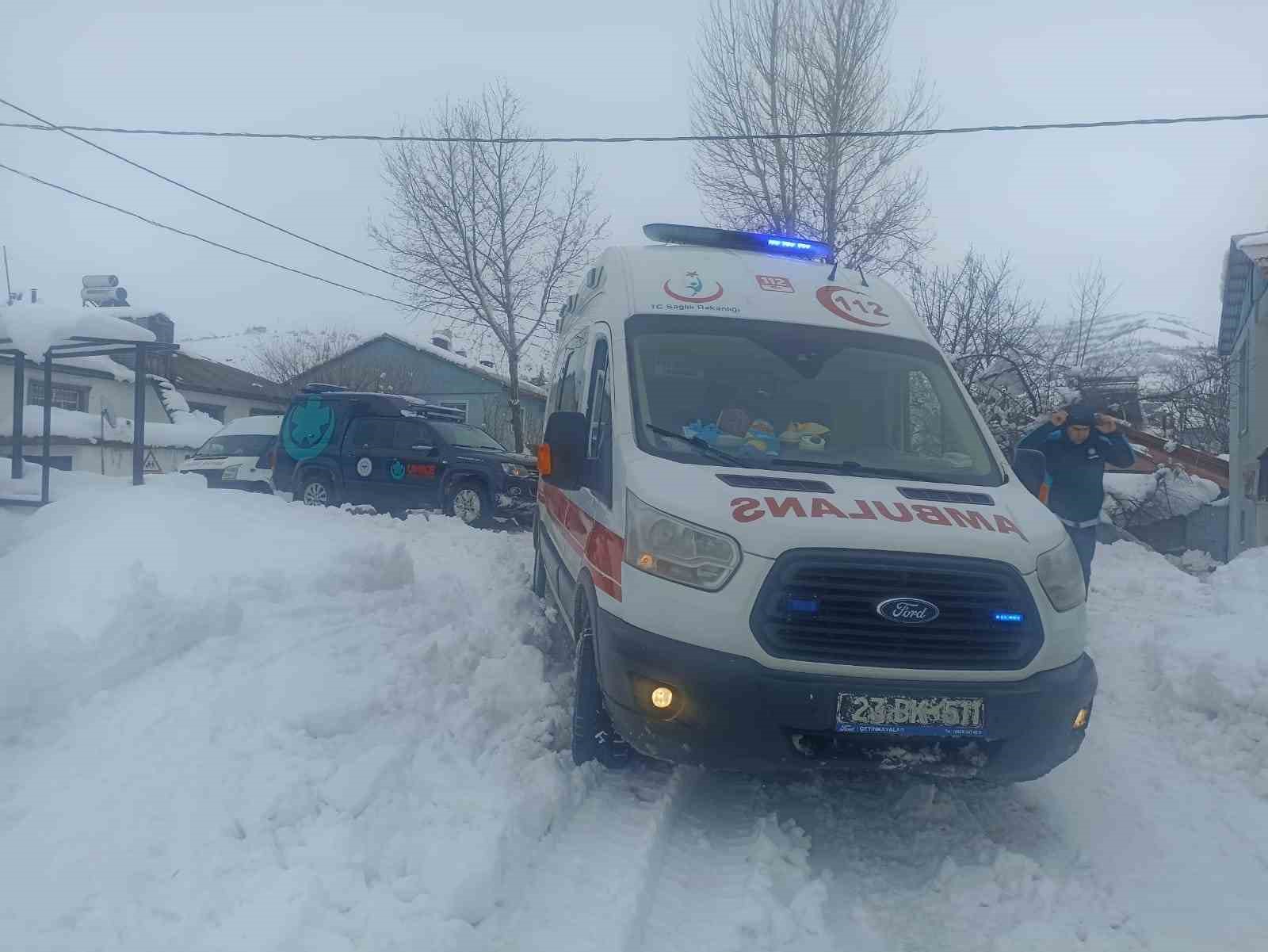 yolu kapanan koyde mahsur kalan koah hastasinin yardimina umke yetisti 3 d3LpqgK5