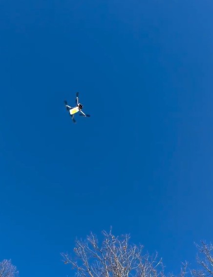 yolu kapanan koydeki yasli adamin ilaclari dronla ulastirildi 2 8UpiOgaP