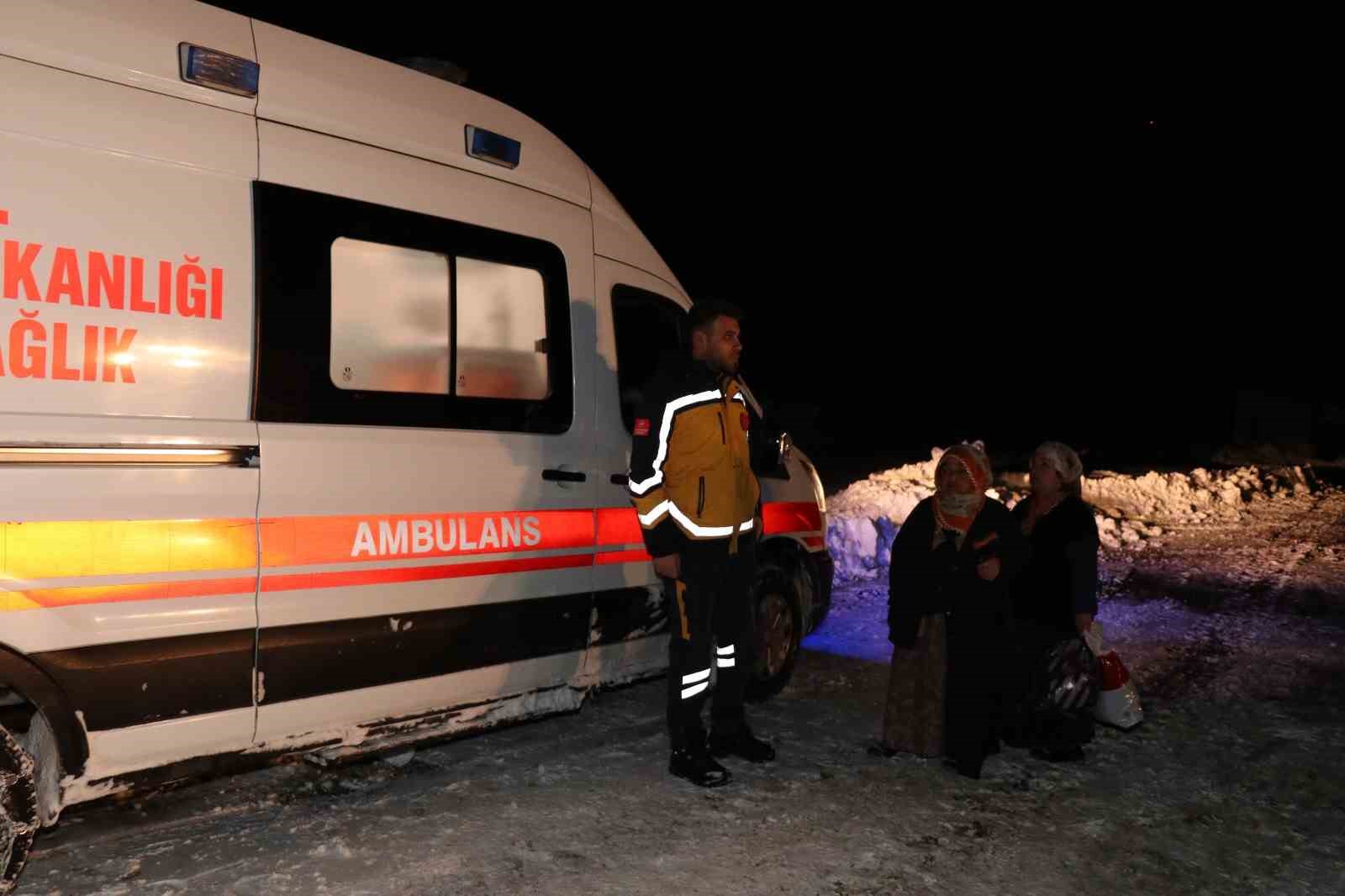 yolu karla kapanan ve elektrikleri kesik olan koyde oksijensiz kalan hastanin imdadina yetistiler 4 ULHhwJ6t