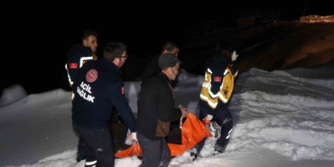 yolu-karla-kapanan-ve-elektrikleri-kesik-olan-koyde-oksijensiz-kalan-hastanin-imdadina-yetistiler-wAUtDBGZ.jpg