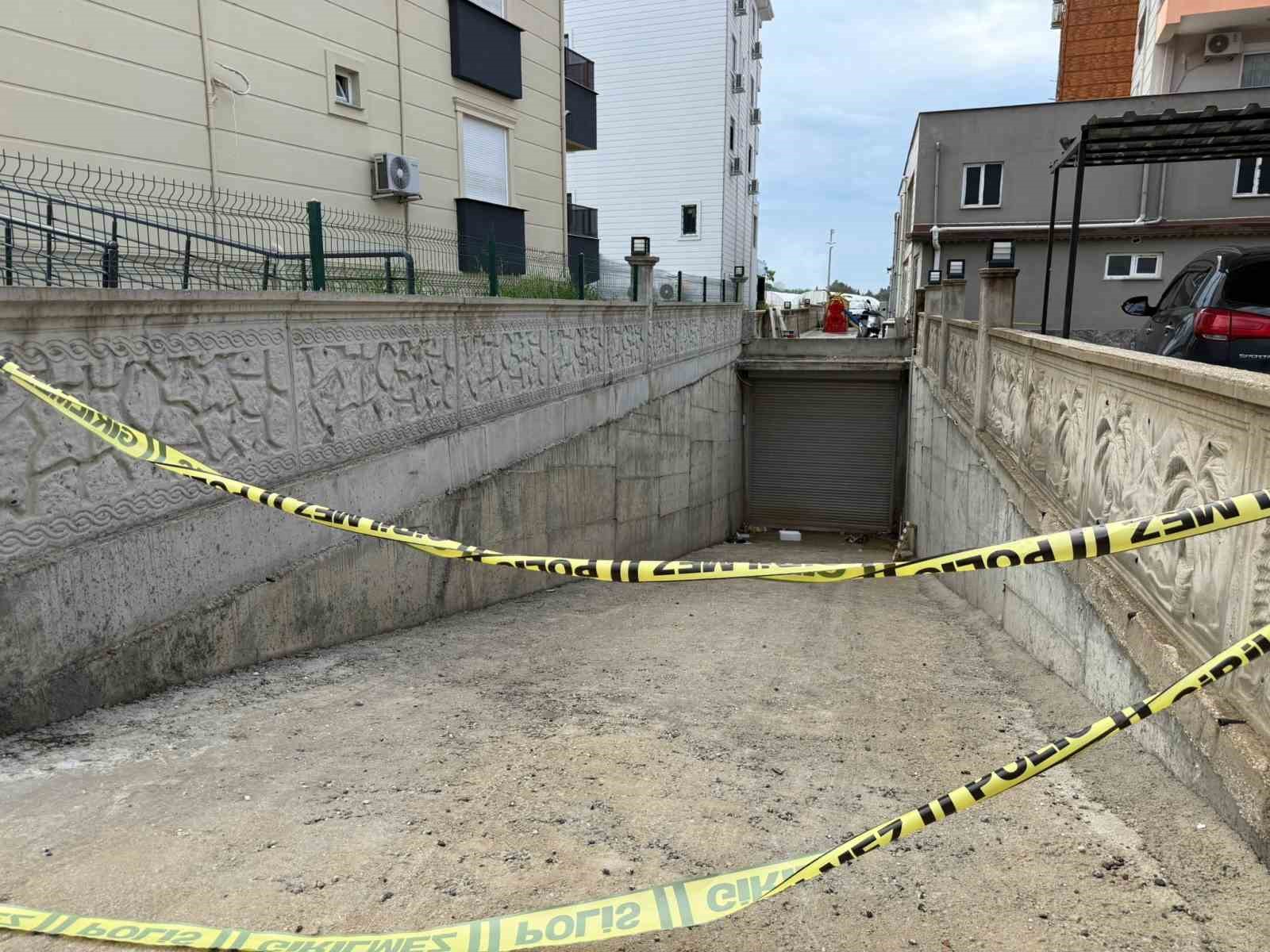 yolu kisaltmak isterken apartman bosluguna duserek hayatini kaybetti 0 RXTSn3SU