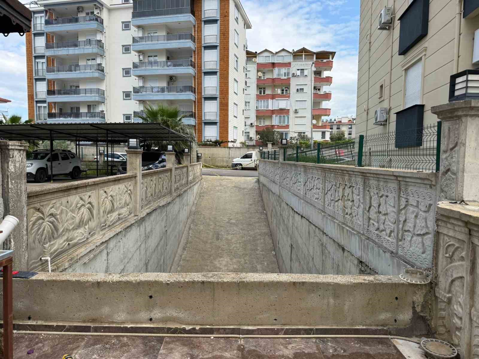 yolu kisaltmak isterken apartman bosluguna duserek hayatini kaybetti 1 WiOFZ6DN