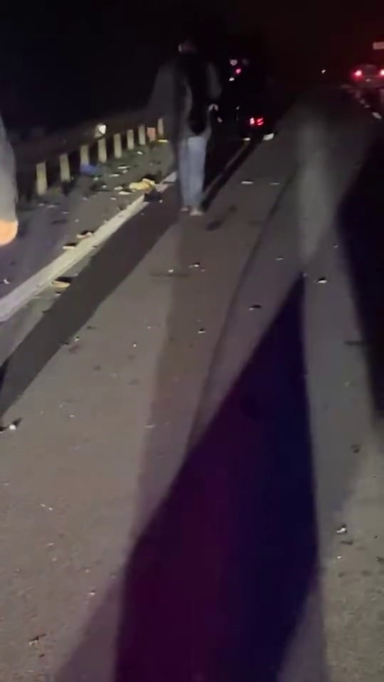 yolun karsisina gecemeye calisan kadin otomobilin carpmasi neticesinde hayatini kaybetti 1 lKrKIYTP