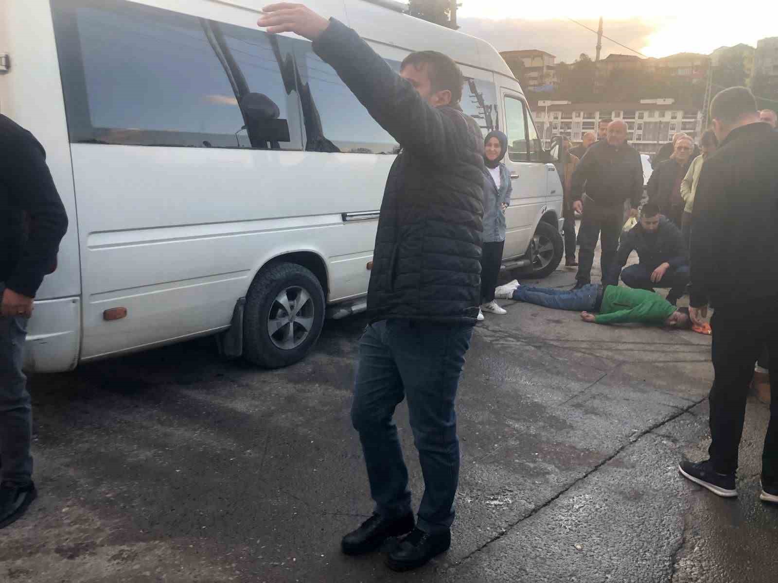 yolun karsisina gecerken dustu isci servisinin carpmasi sonucu hayatini kaybetti 0 zwSIidLe