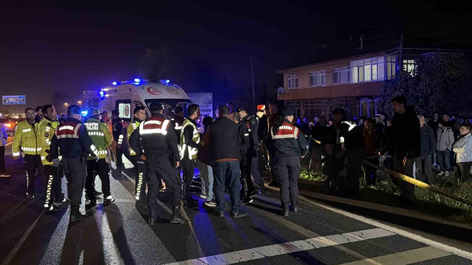 yolun karsisina gecerken kamyonetin carptigi kadin hayatini kaybetti 1 6aTMyZ7y