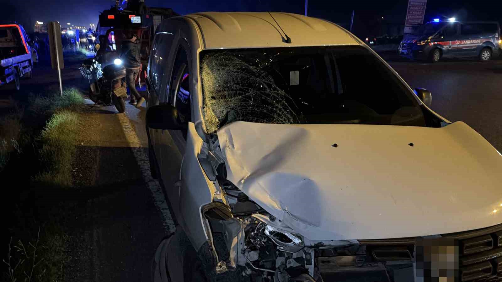 yolun karsisina gecerken kamyonetin carptigi kadin hayatini kaybetti 4 8Iwc2wh7