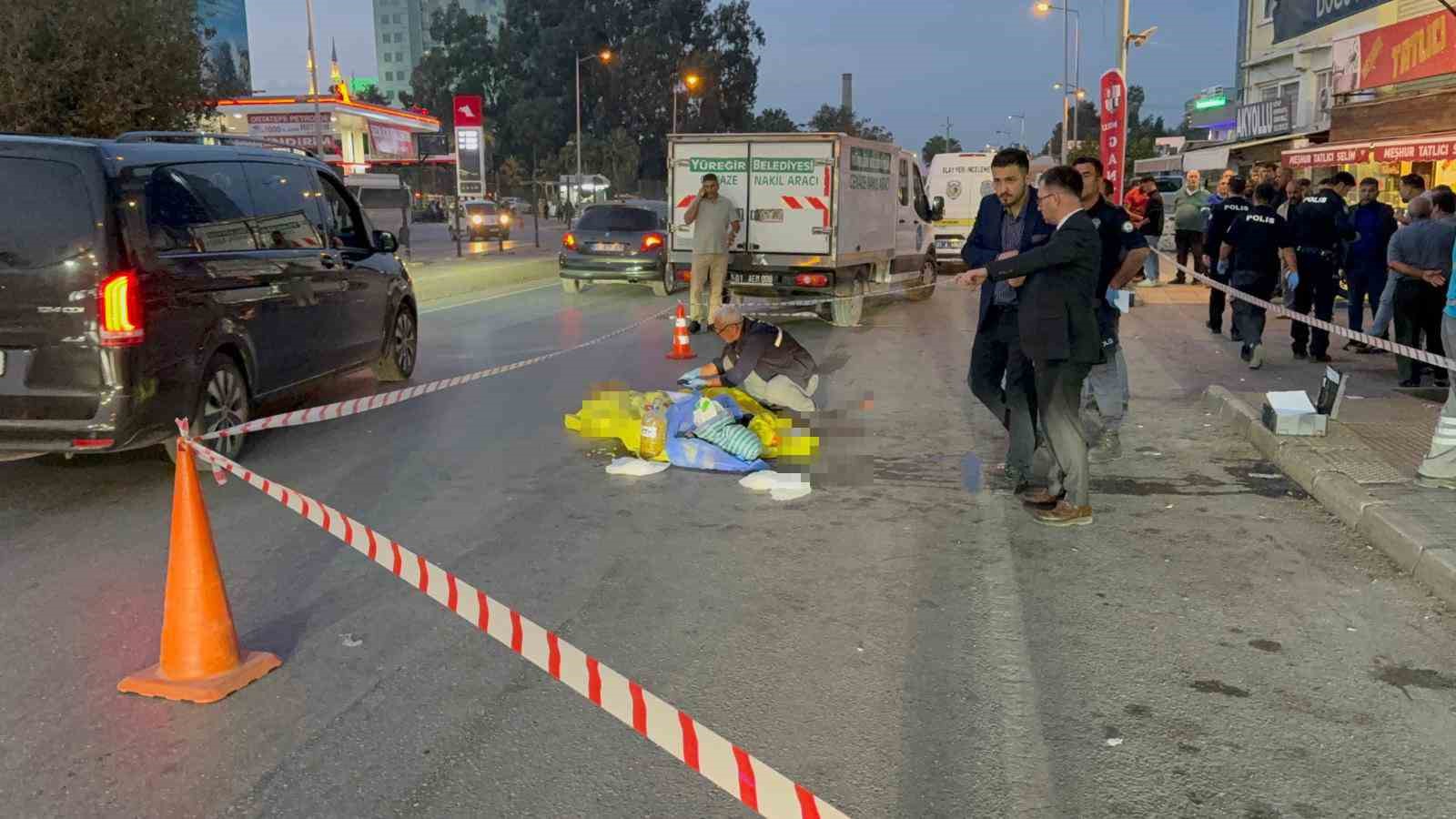 yolun karsisina gecerken kamyonun carptigi yasli adam oldu 1 s1wgT6aG