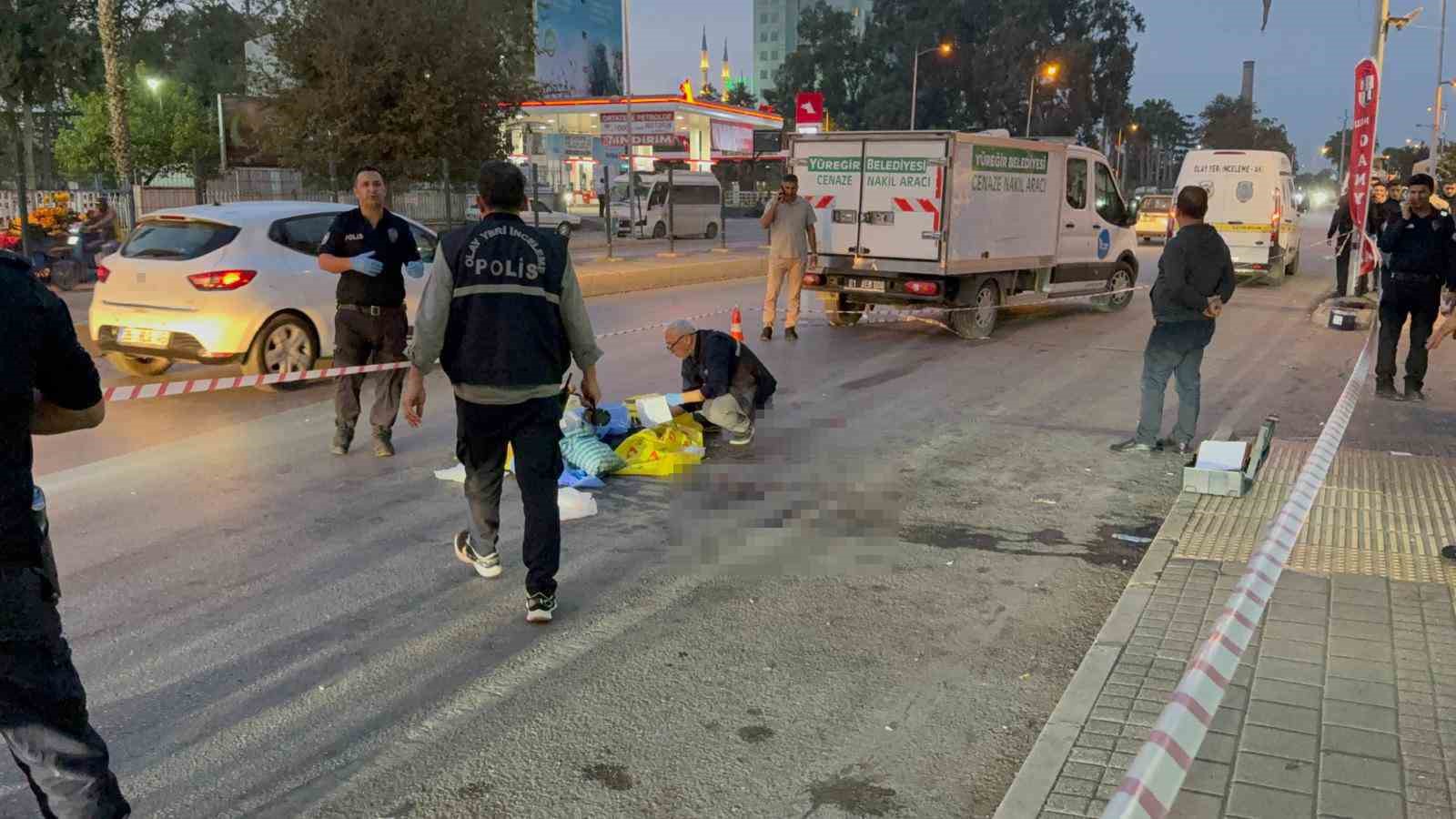 yolun karsisina gecerken kamyonun carptigi yasli adam oldu 2 yWs7uHZc