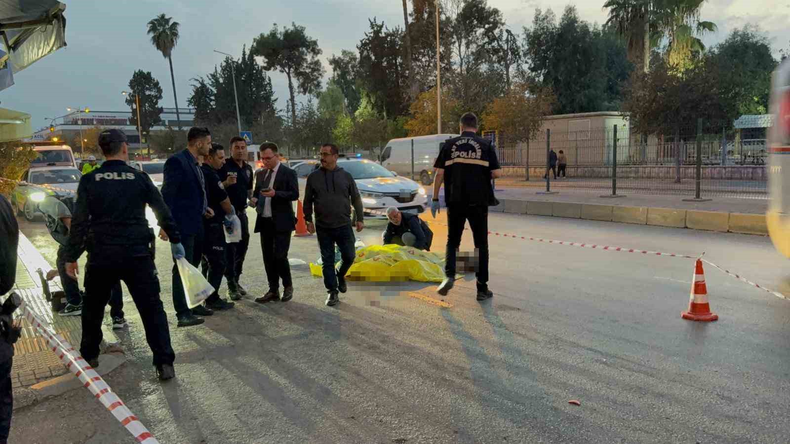 yolun karsisina gecerken kamyonun carptigi yasli adam oldu 3 j7nOVcfN
