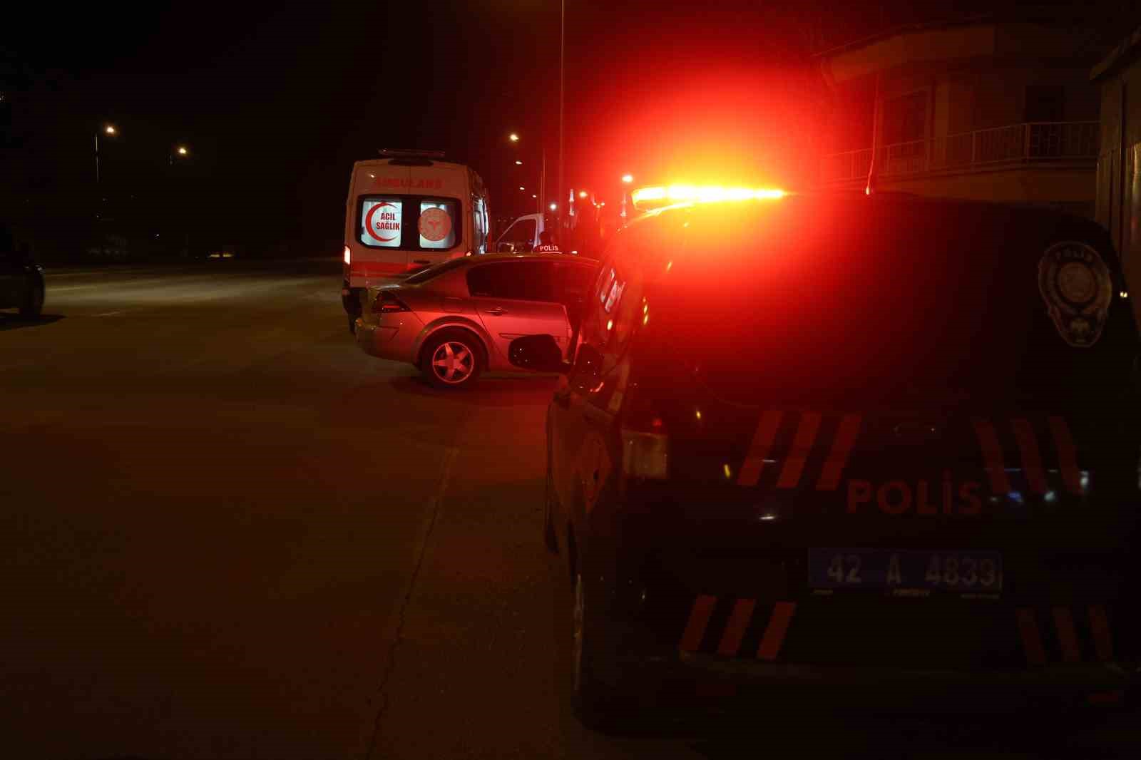 Yolun karşısına geçerken otomobilin çarptığı yaya yaralandı 6 yolun karsisina gecerken otomobilin carptigi yaya yaralandi 2
