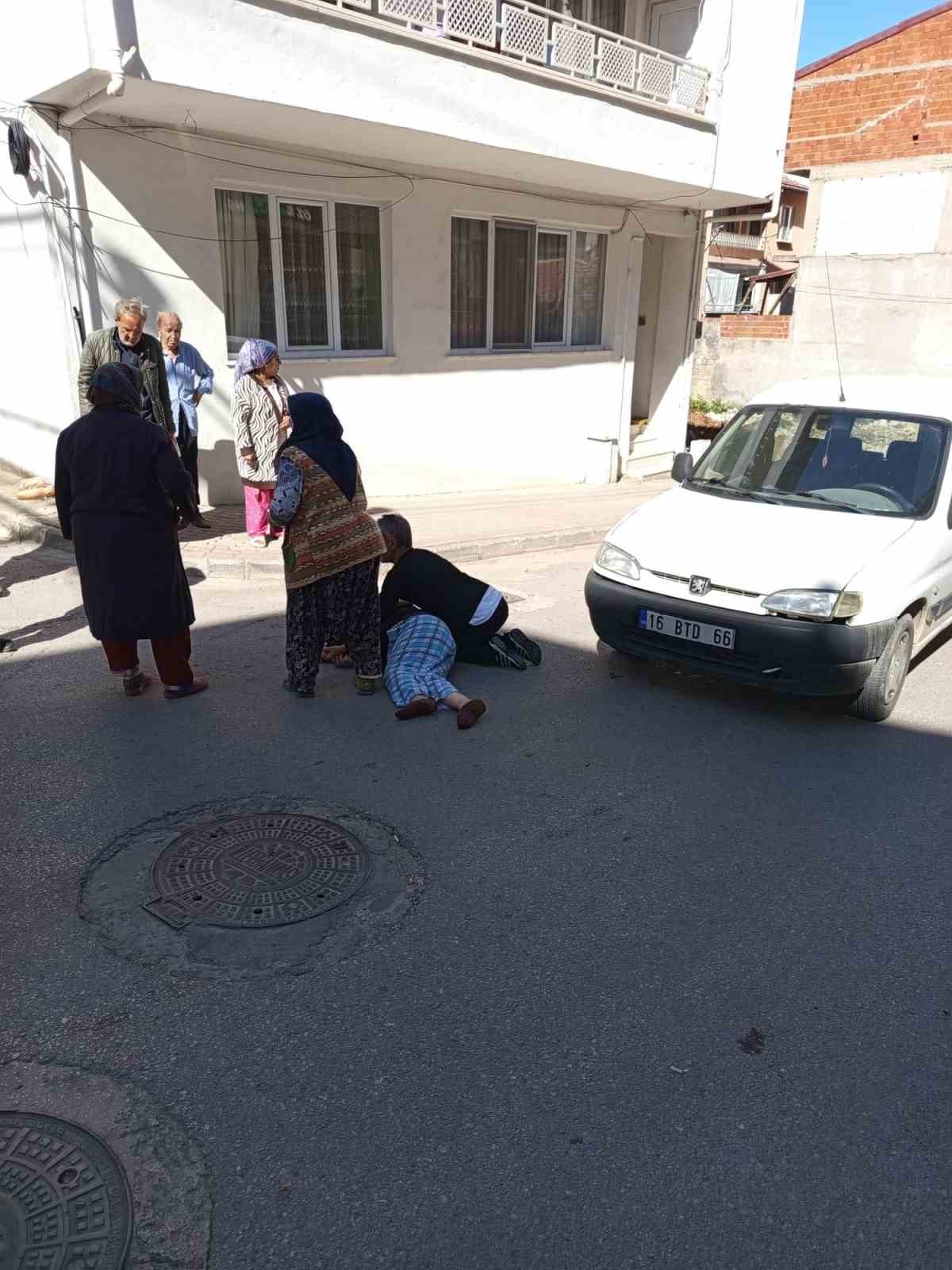 yolun karsisina gecerken ticari aracin carptigi yasli kadin hayatini kaybetti 1 ph3REp1F
