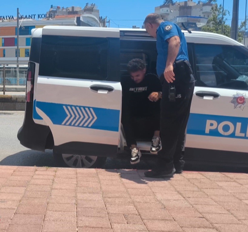 yolun karsisina gecmek isteyen 13 yasindaki cocuk kazada hayatini kaybetti 2 dNB1fHIg