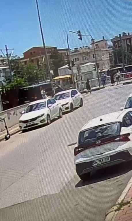 yolun karsisina gecmek isteyen 13 yasindaki cocuk kazada hayatini kaybetti 7 QW8UNazY