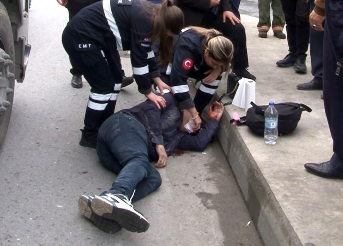 yolun karsisina gecmeye calisan yayaya hafriyat kamyonu carpti 2 rsO3JjST