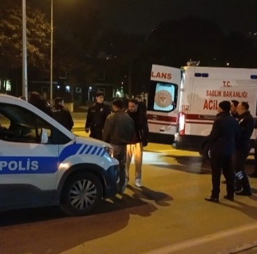yolun-karsisina-gecmeye-calisan-yayaya-otomobil-carpti-8GIHSwUC.jpg
