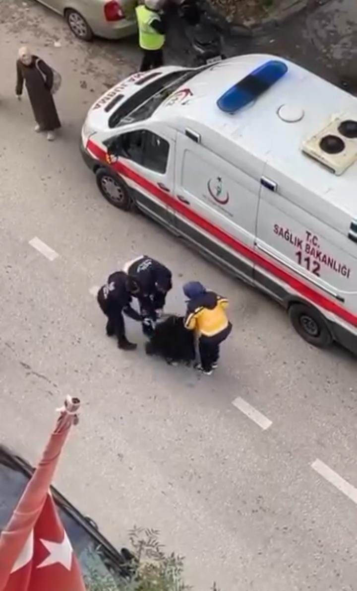 yolun ortasinda yatan kadin sinir krizi gecirdi 2 ewplAigy