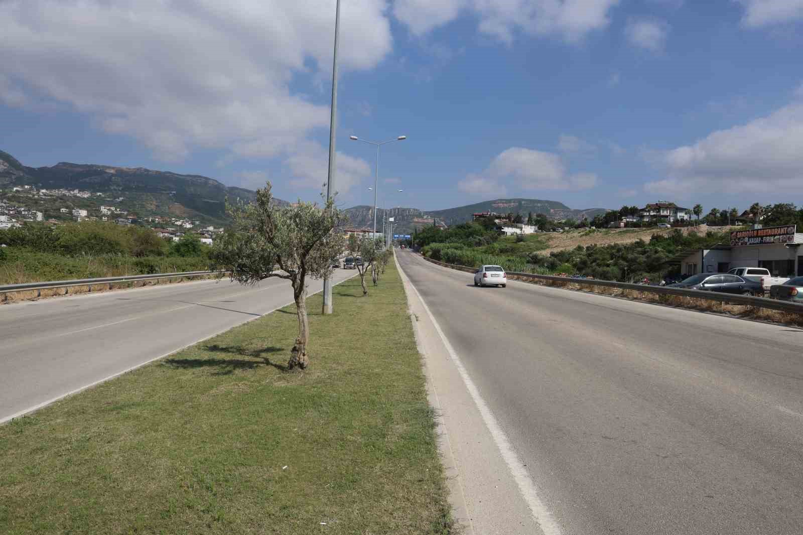 yolunu gozledigi iki cocugunun babasi kazada can verdi 4 mrKVAQZf