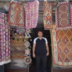 yoruk-koylerinden-topladigi-hali-ve-kilimleri-satarak-gecmisi-gelecege-tasiyor-kTa9NNp7.jpg