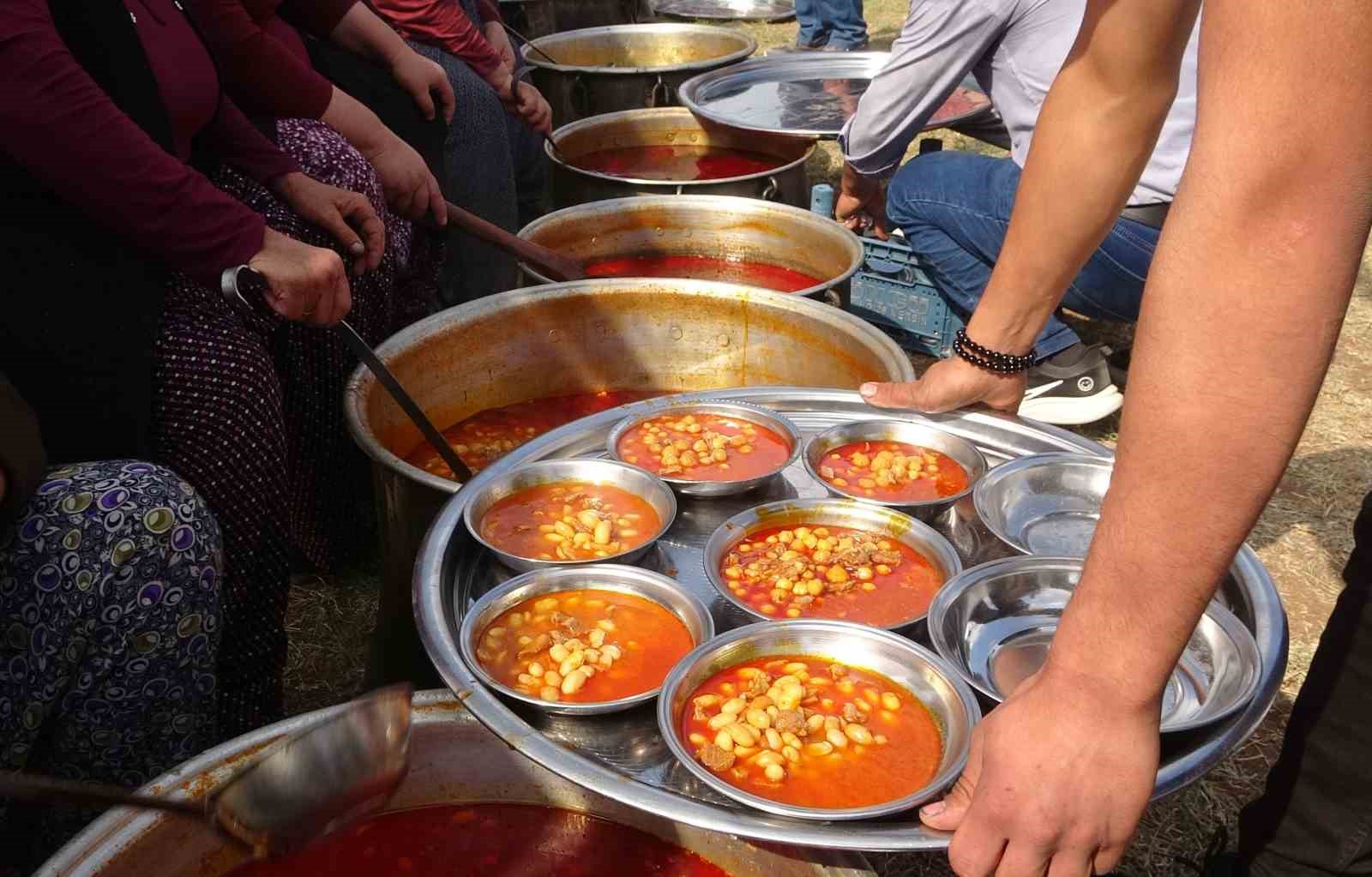Yörük köyünde imece yordamı yöresel yemeklerle gastronomi şenliği 6 yoruk koyunde imece yordami yoresel yemeklerle gastronomi senligi 2 1IS94TEm