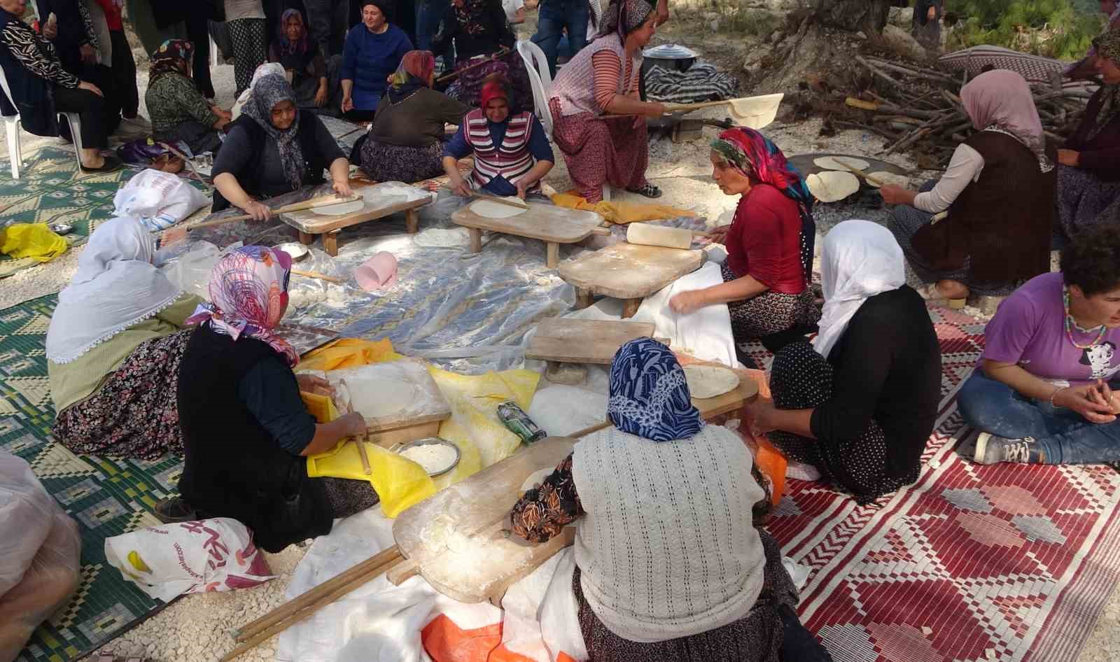 Yörük köyünde imece yordamı yöresel yemeklerle gastronomi şenliği 10 yoruk koyunde imece yordami yoresel yemeklerle gastronomi senligi 6 YHRWcegI