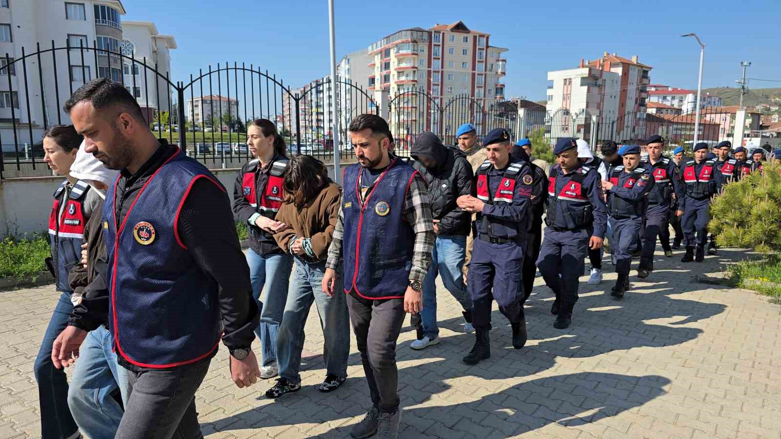 yozgat merkezli 9 ilde dolandiricilik operasyonu 980 milyon lira hesap hareketliligi tespit edildi 0 71sThp11