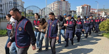 yozgat-merkezli-9-ilde-dolandiricilik-operasyonu-980-milyon-lira-hesap-hareketliligi-tespit-edildi-ab6UDeYH.jpg