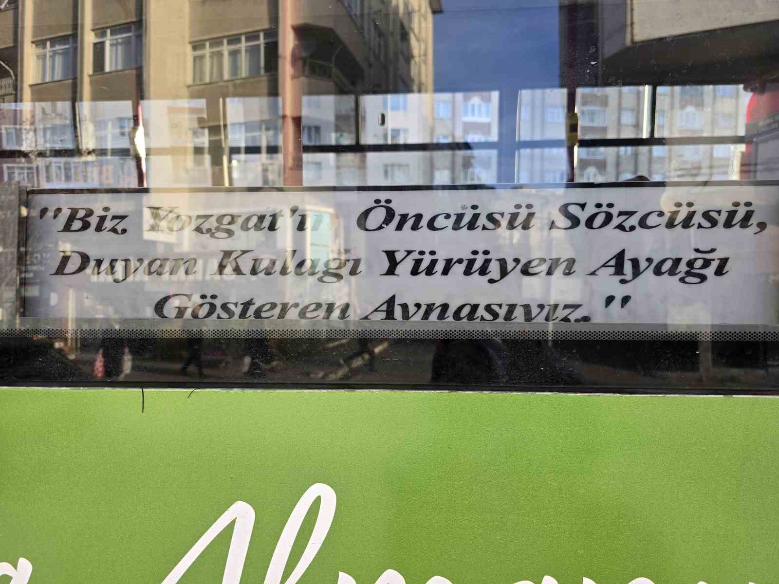 Yozgat’ın ‘Manili Kaptan’ı hem manileriyle hem otobüs yazılarıyla dikkat çekiyor 6 yozgatin manili kaptani hem manileriyle hem otobus yazilariyla dikkat cekiyor 2 jvf4sy1i