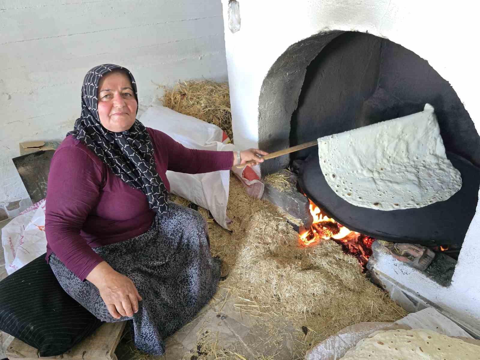 Yozgat’ın vazgeçilmez lezzeti yufka ekmek mesaisi başladı 4 yozgatin vazgecilmez lezzeti yufka ekmek mesaisi basladi 0 tYDLdI9e