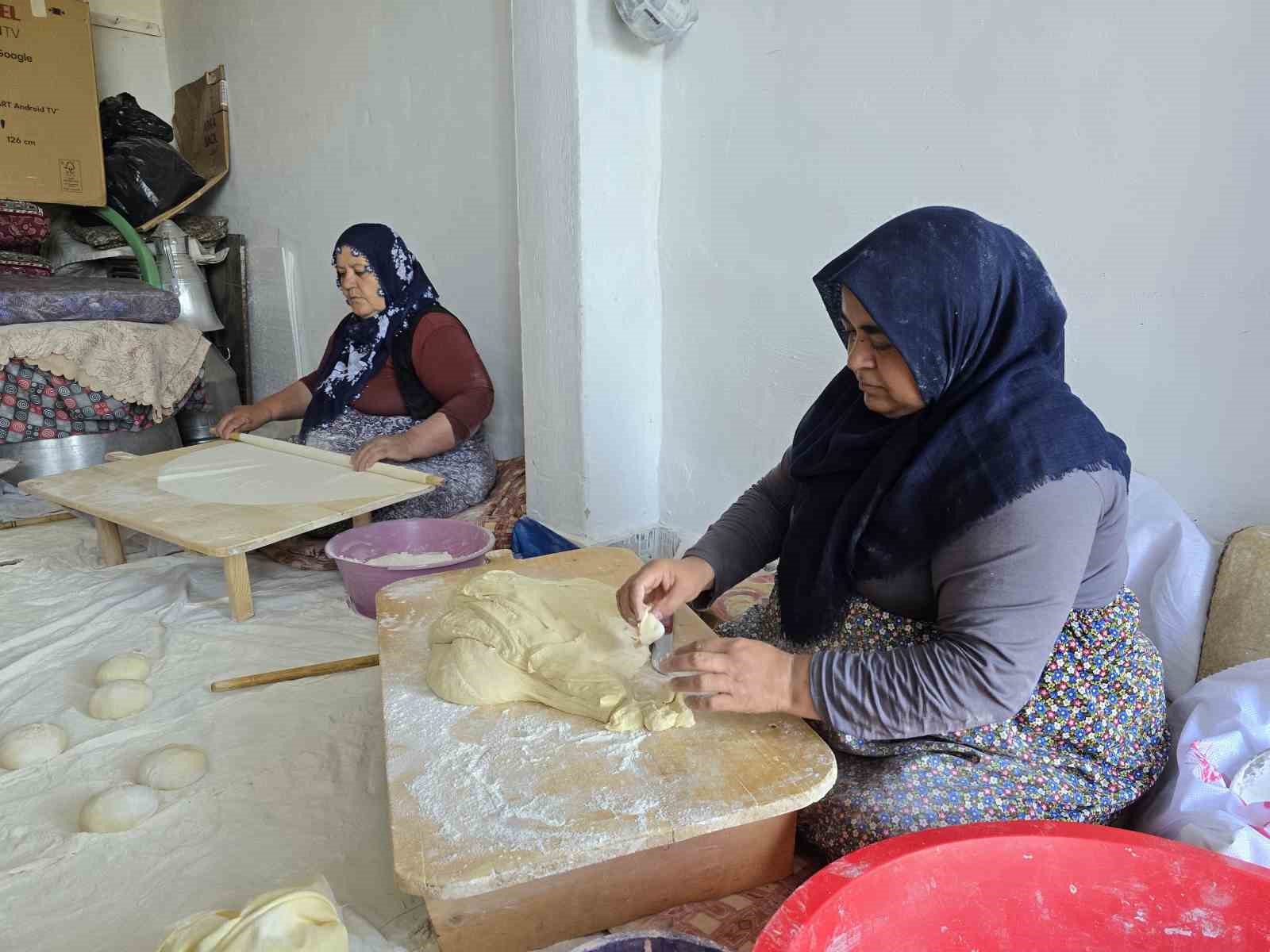 Yozgat’ın vazgeçilmez lezzeti yufka ekmek mesaisi başladı 5 yozgatin vazgecilmez lezzeti yufka ekmek mesaisi basladi 1 mRBa3T82