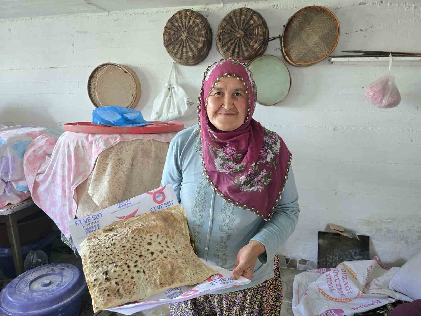 Yozgat’ın vazgeçilmez lezzeti yufka ekmek mesaisi başladı 8 yozgatin vazgecilmez lezzeti yufka ekmek mesaisi basladi 4 XavF1r8J