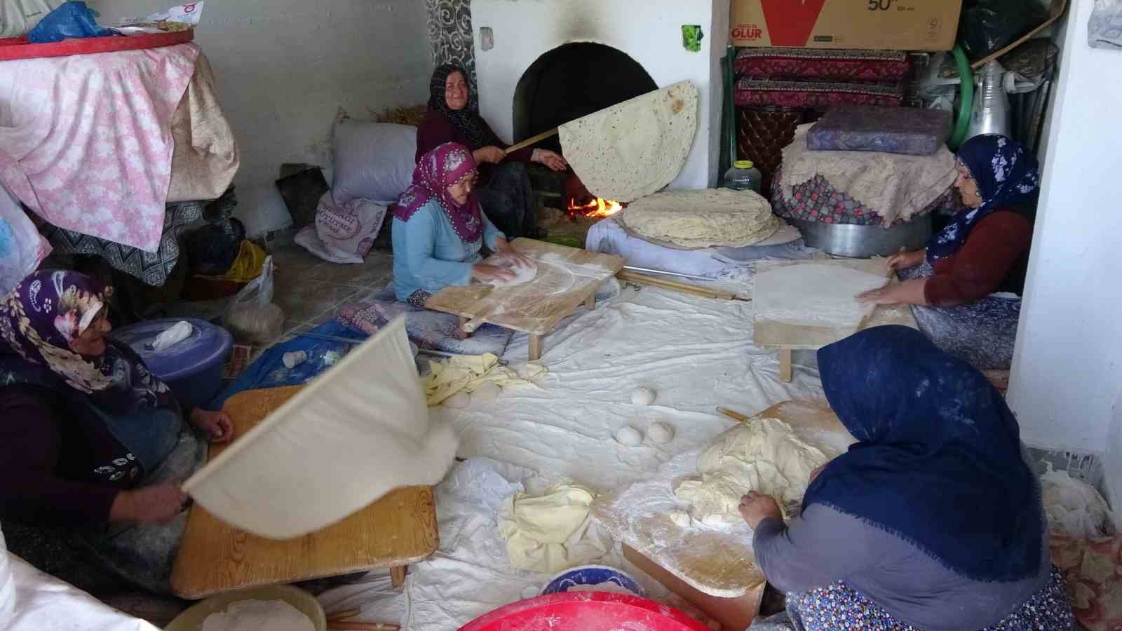 Yozgat’ın vazgeçilmez lezzeti yufka ekmek mesaisi başladı 9 yozgatin vazgecilmez lezzeti yufka ekmek mesaisi basladi 5 HFtf1G7z