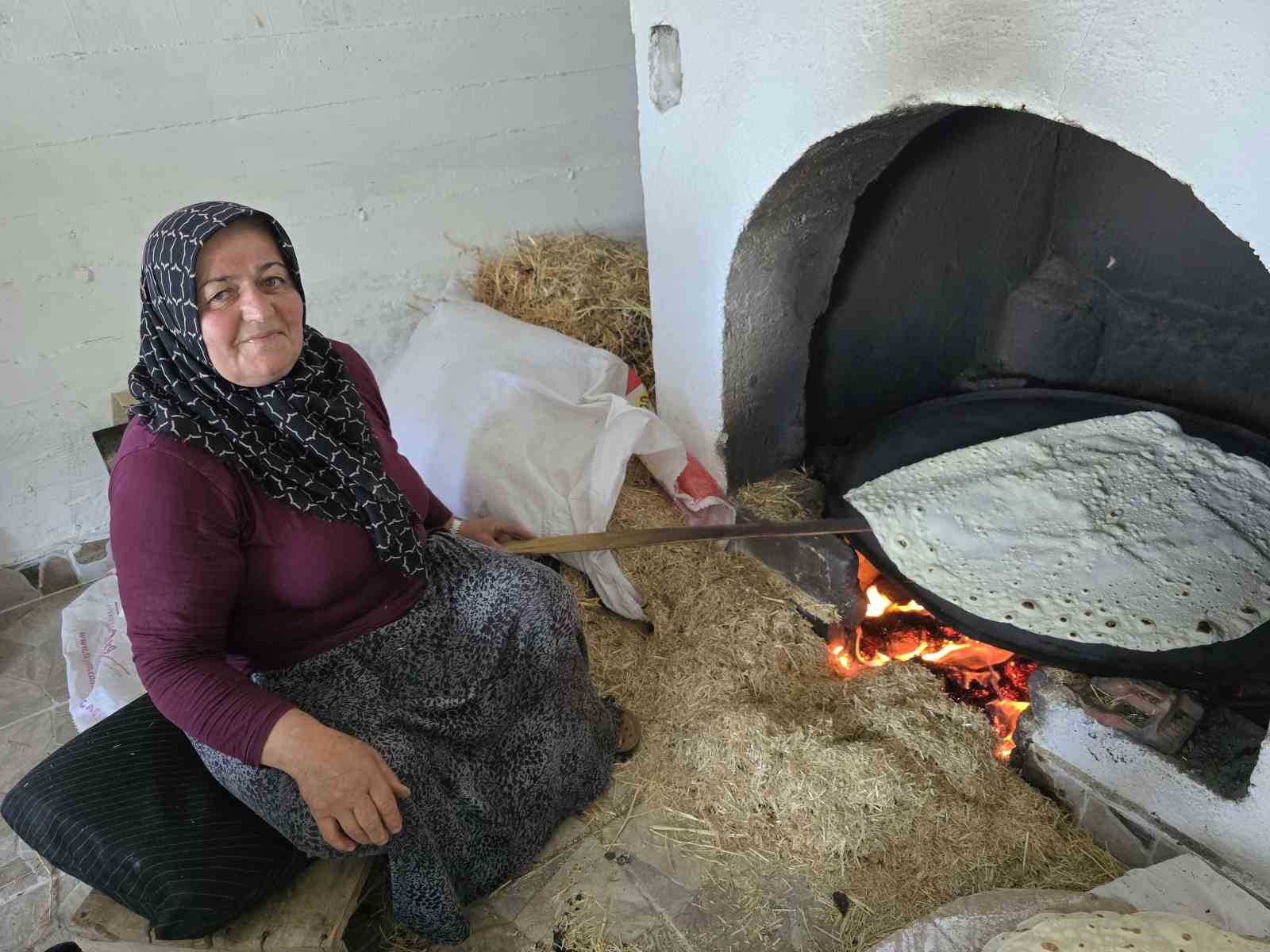 Yozgat’ın vazgeçilmez lezzeti yufka ekmek mesaisi başladı 10 yozgatin vazgecilmez lezzeti yufka ekmek mesaisi basladi 6 FKb2Sn9k