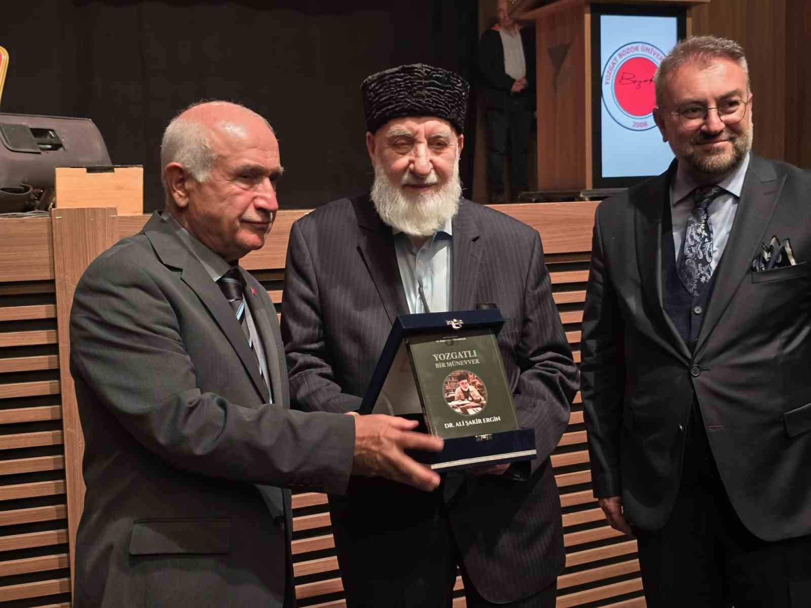 Yozgatlı Dr. Ali Şakir Ergin’e doğumunun 88’nci yılında adına yazılan kitap hediye edildi 4 yozgatli dr ali sakir ergine dogumunun 88nci yilinda adina yazilan kitap hediye edildi 0 SNSTdbKm