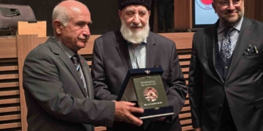 yozgatli-dr-ali-sakir-ergine-dogumunun-88nci-yilinda-adina-yazilan-kitap-hediye-edildi-xSyAZrVr.jpg