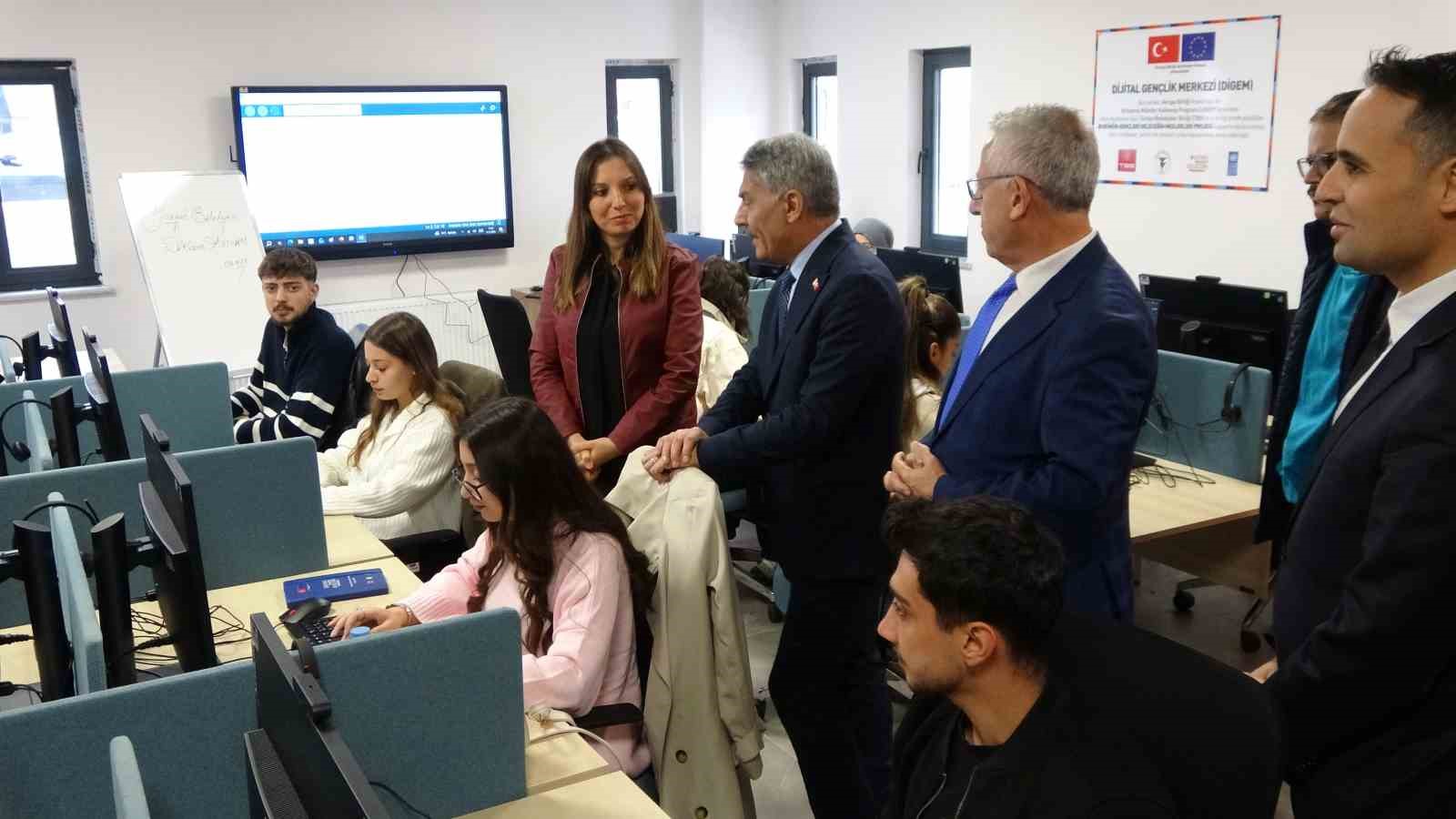 yozgatli gencler yeteneklerini dijital genclik merkezinde gelistirecek 1 HhX796e7