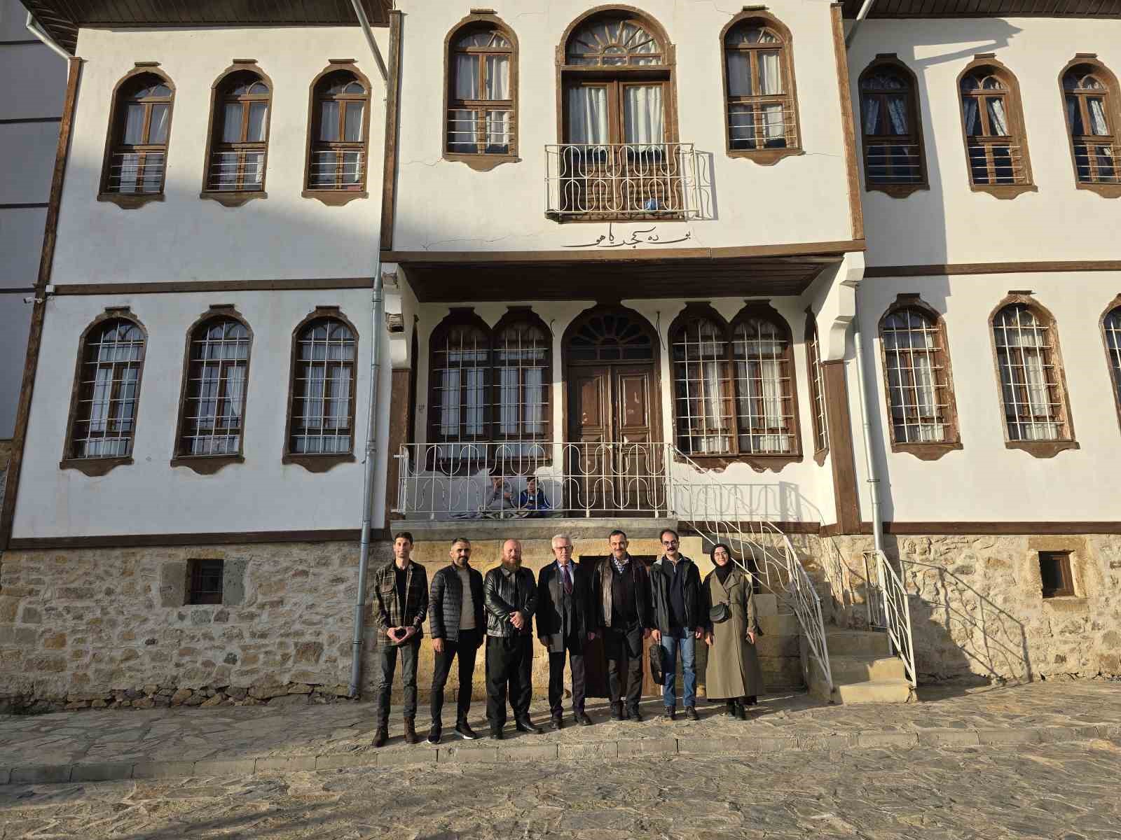 Yozgatlı Hattat Mehmet Fenni Efendi’nin eserleri oluşturulacak müze ile hat severlerle buluşturulacak 4 yozgatli hattat mehmet fenni efendinin eserleri olusturulacak muze ile hat severlerle bulusturulacak 0 WyjPD2vG