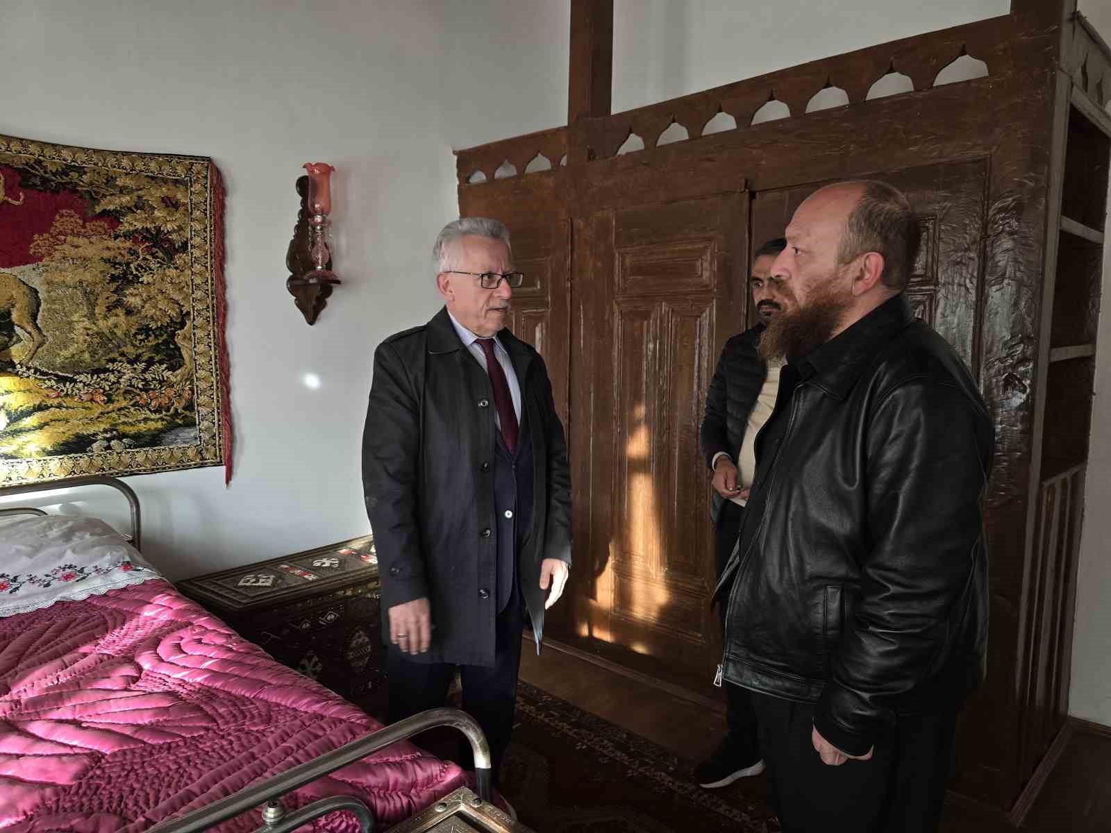 Yozgatlı Hattat Mehmet Fenni Efendi’nin eserleri oluşturulacak müze ile hat severlerle buluşturulacak 8 yozgatli hattat mehmet fenni efendinin eserleri olusturulacak muze ile hat severlerle bulusturulacak 4 lU1viQm1