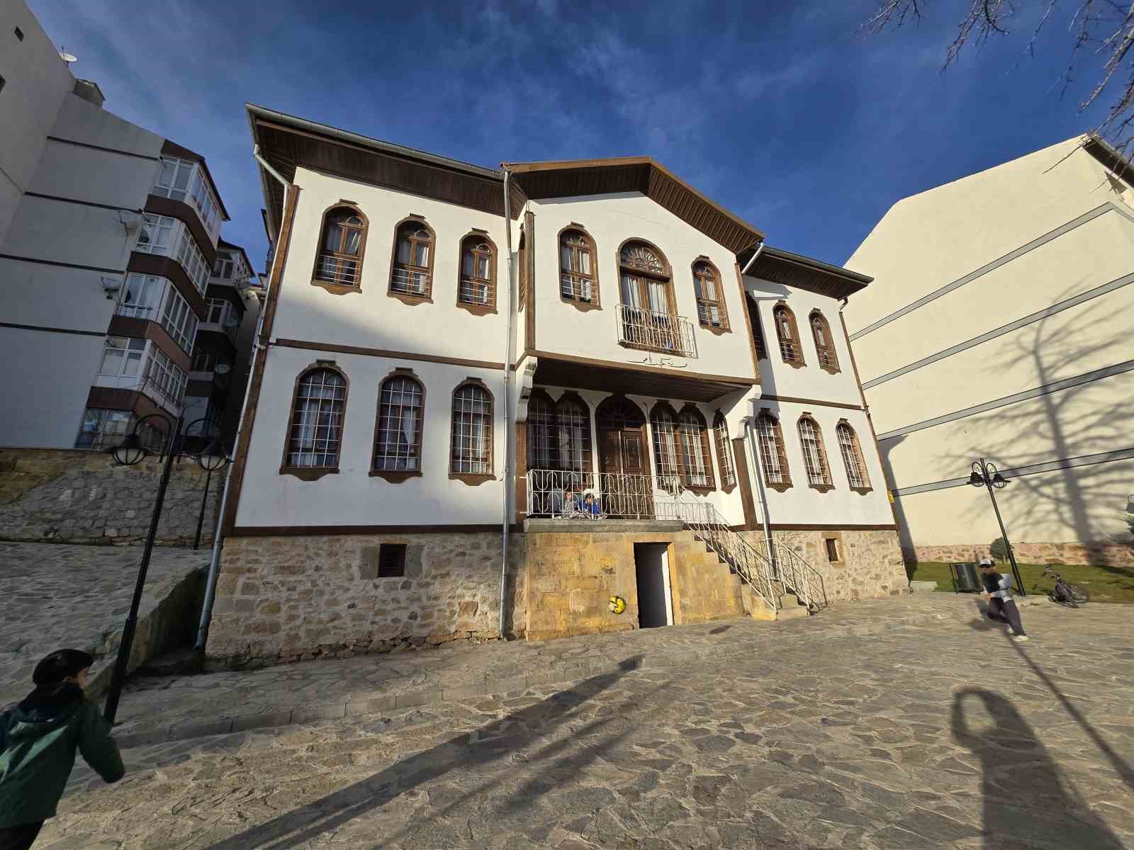 Yozgatlı Hattat Mehmet Fenni Efendi’nin eserleri oluşturulacak müze ile hat severlerle buluşturulacak 10 yozgatli hattat mehmet fenni efendinin eserleri olusturulacak muze ile hat severlerle bulusturulacak 6 gCYHrpZj