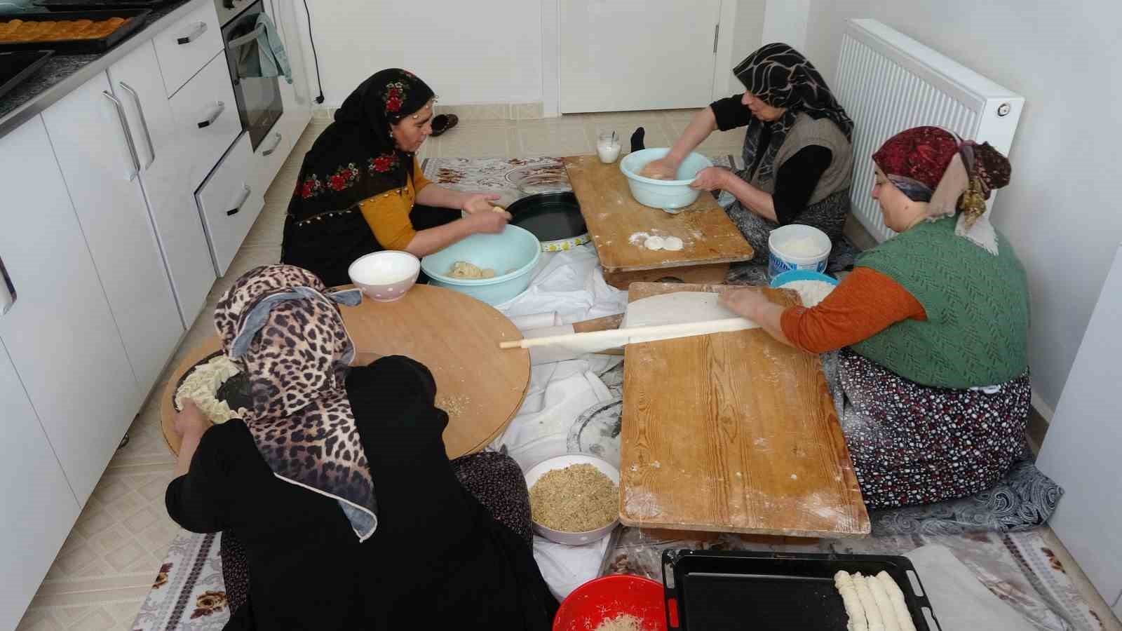 yozgatli kadinlar bir araya geliyor bayram sofralari imece usulu tatlaniyor 0 bm478XVh