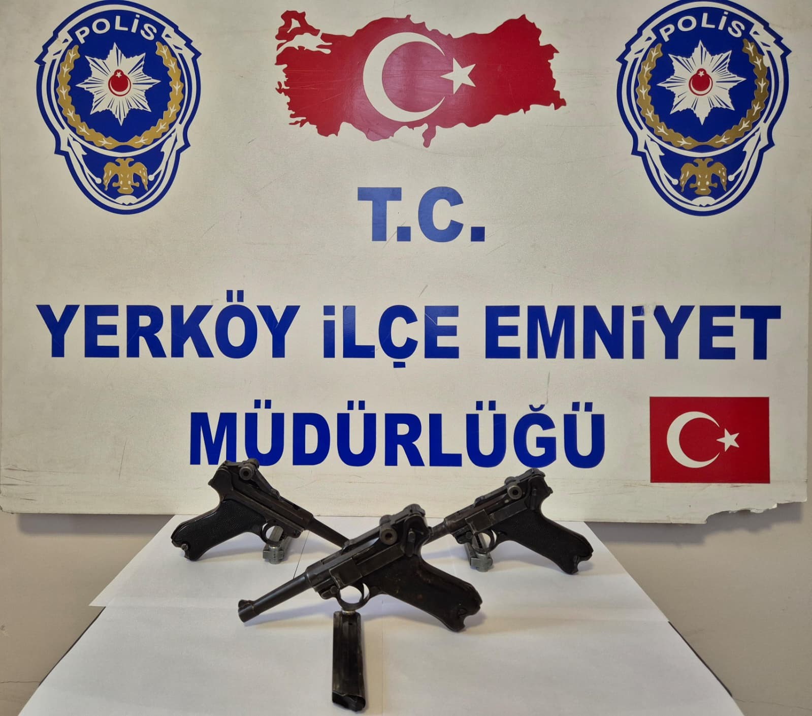 Yozgat’ta 2 şüphelinin üzerinde asırlık 3 tabanca ele geçirildi 4 yozgatta 2 suphelinin uzerinde asirlik 3 tabanca ele gecirildi 0 W7FMh53m