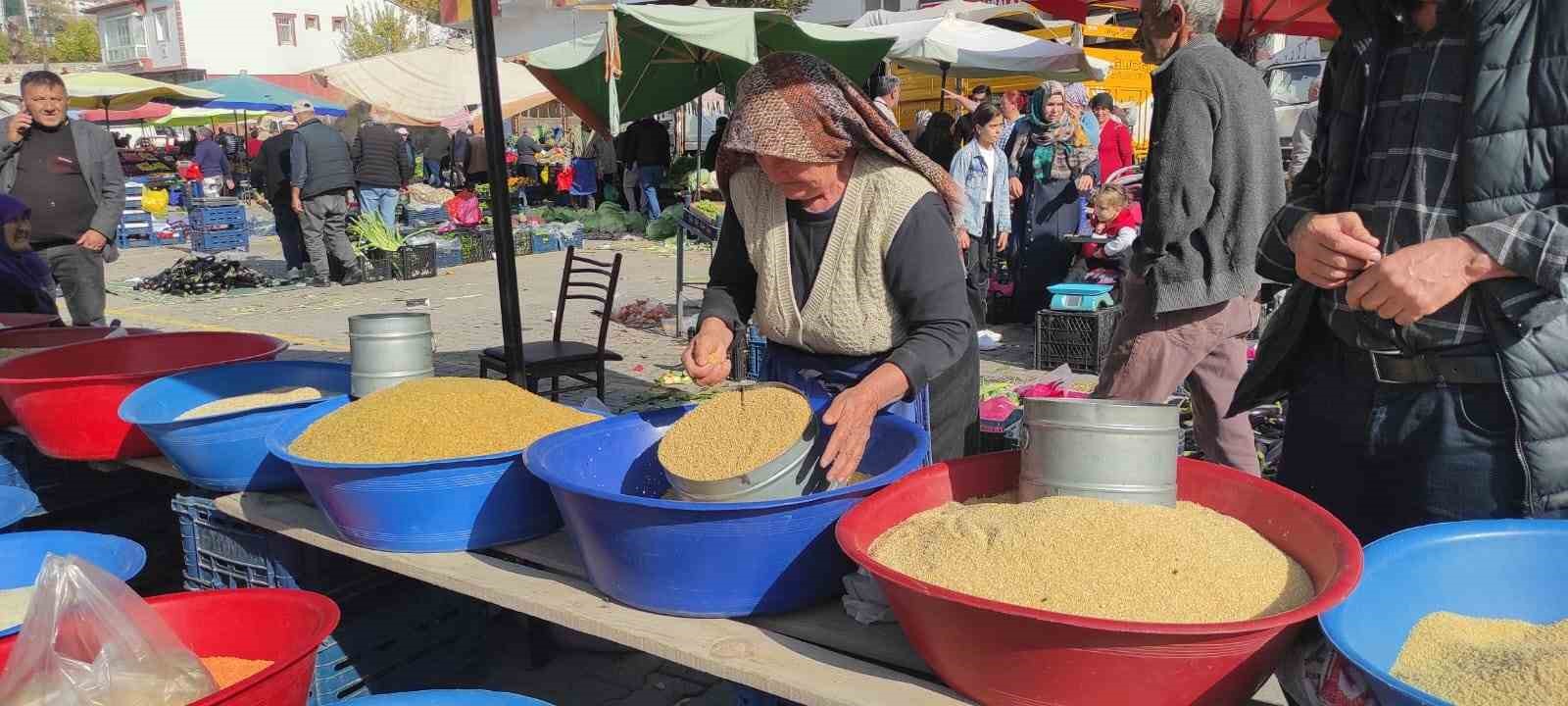 yozgatta 70lik cift 40 yildir omuz omuza pazarcilik yapiyor 2 AsEeIaiX