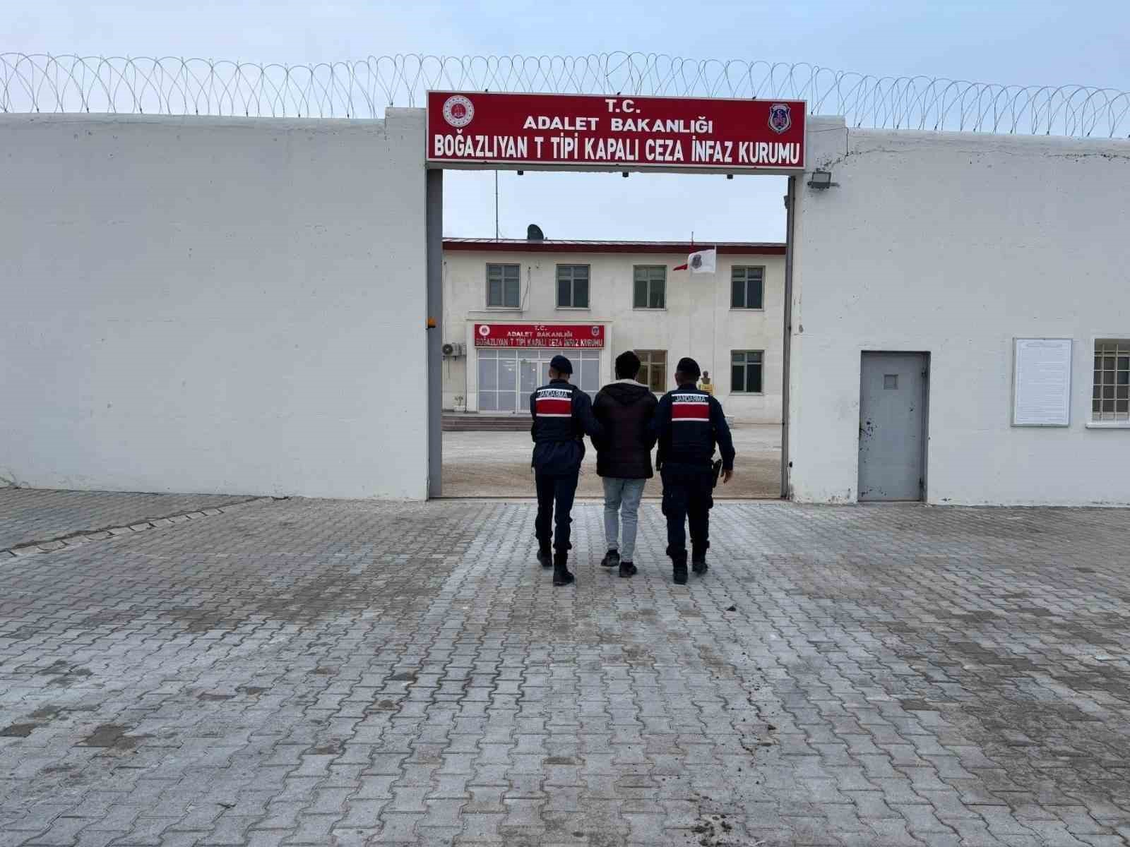 yozgatta aracta uyusturucuyla yakalanan 2 supheli tutuklandi 1 BwOwFDsI