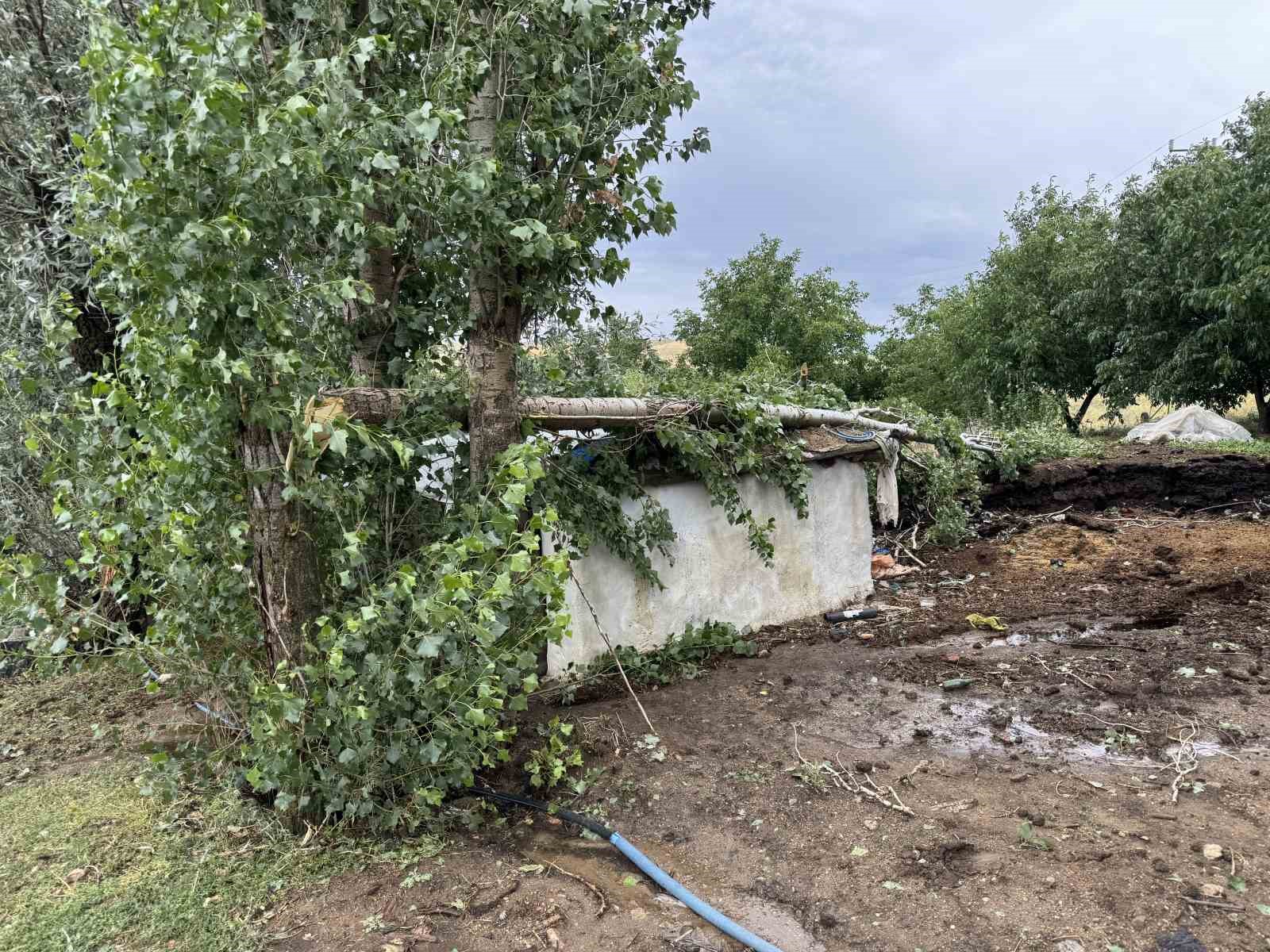 Yozgat’ta dolu tarım alanlarını vurdu, köylüler afet bölgesi ilanı istedi 9 yozgatta dolu tarim alanlarini vurdu koyluler afet bolgesi ilani istedi 5 XMP6MMLA